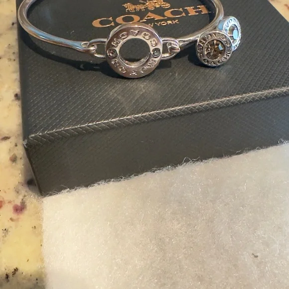 AUTHENTIC COACH F54516 Open Circle Stone Silvertone Stud Earrings,  bangle - Picture 7 of 10